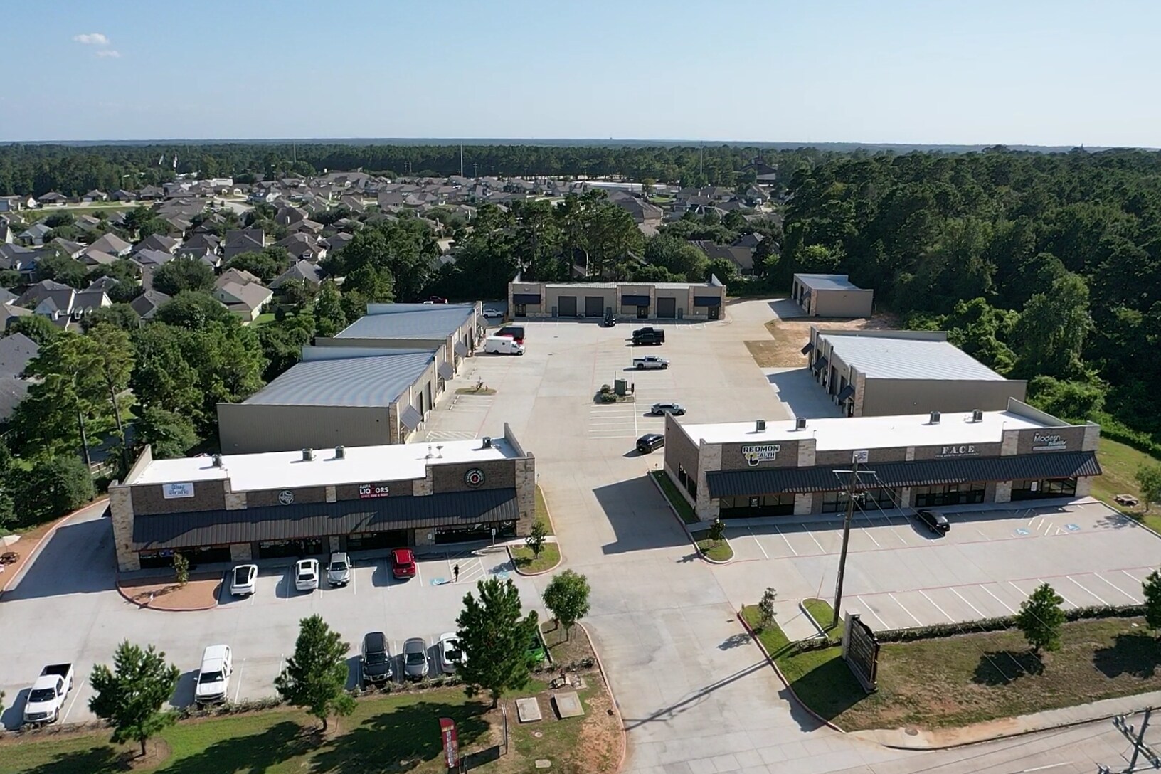 1905 Longmire Rd, Conroe, TX à louer Photo de l’immeuble– Image 1 sur 51