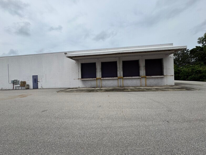 12501 Metro Pky, Fort Myers, FL à vendre - Photo de l’immeuble – Image 3 sur 7