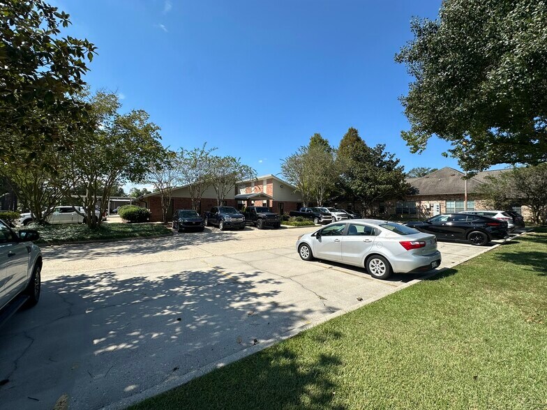 2822 Oneal Ln, Baton Rouge, LA à vendre - Photo de l’immeuble – Image 2 sur 8