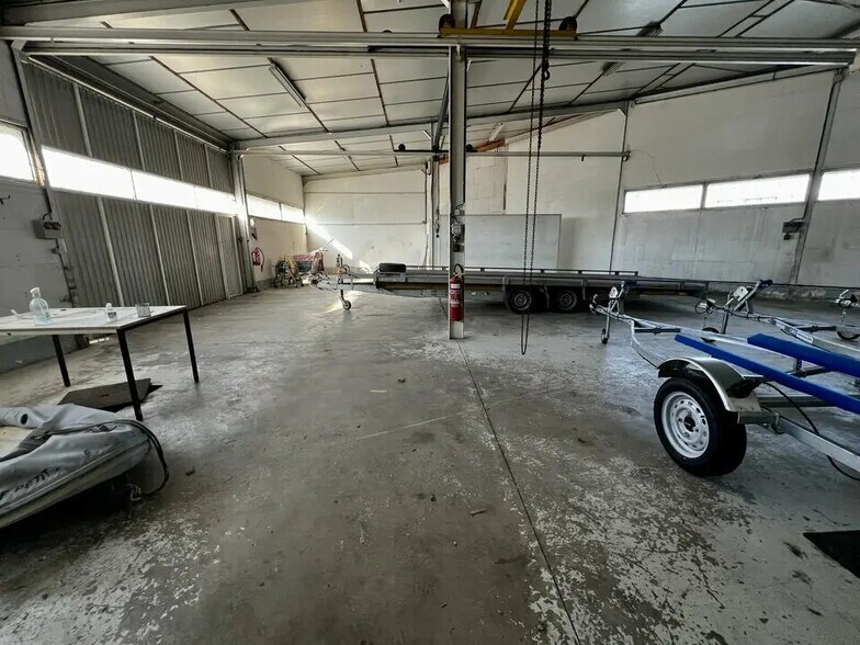 Local commercial dans Le Pontet à louer - Photo de l’immeuble – Image 3 sur 6