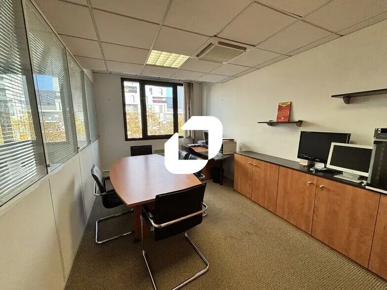 Bureau dans Évry-Courcouronnes à vendre - Photo intérieure – Image 3 sur 9