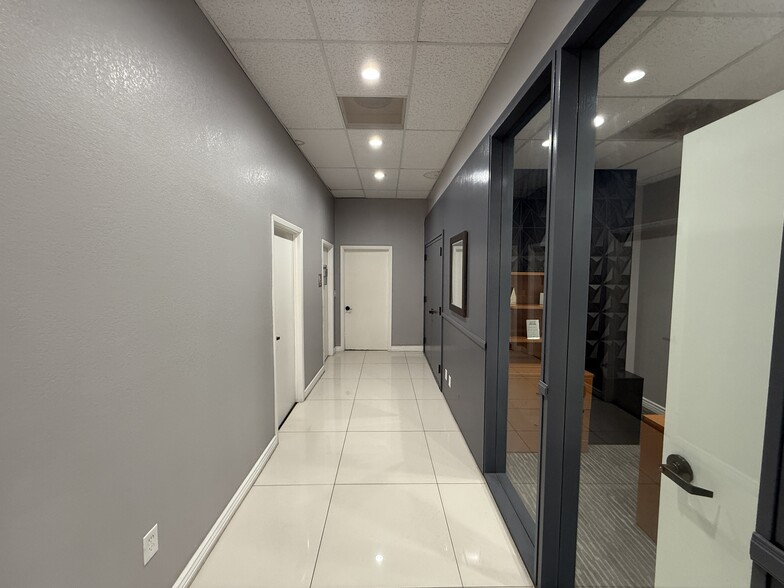 299 Shadow Mountain Dr, El Paso, TX à louer - Photo de l’immeuble – Image 2 sur 31