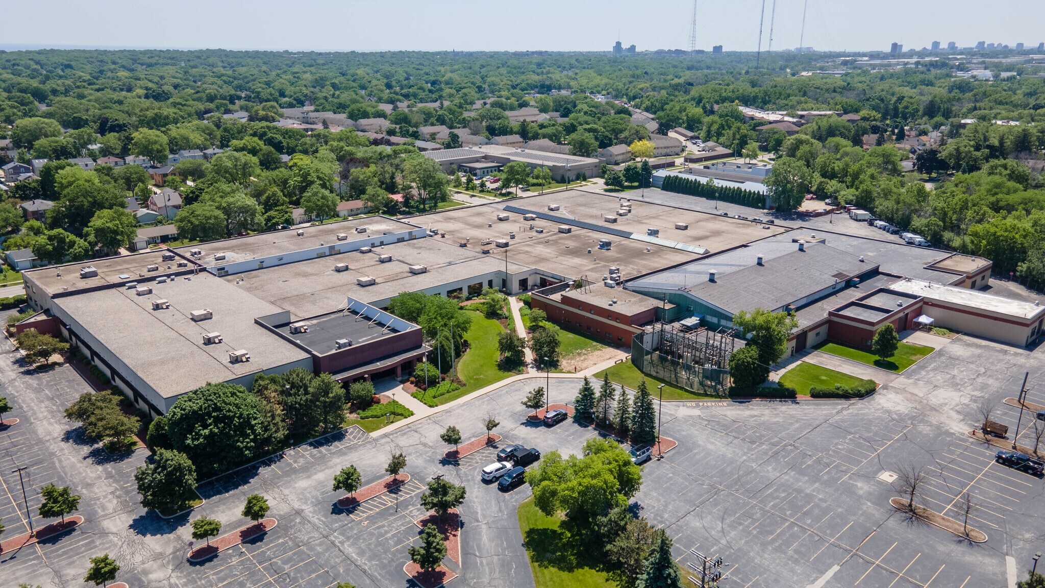 5055 N Lydell Ave, Glendale, WI à louer Photo principale– Image 1 sur 15