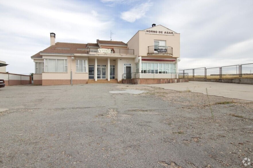 Local commercial dans Cantalejo, Segovia à vendre - Photo principale – Image 1 sur 14