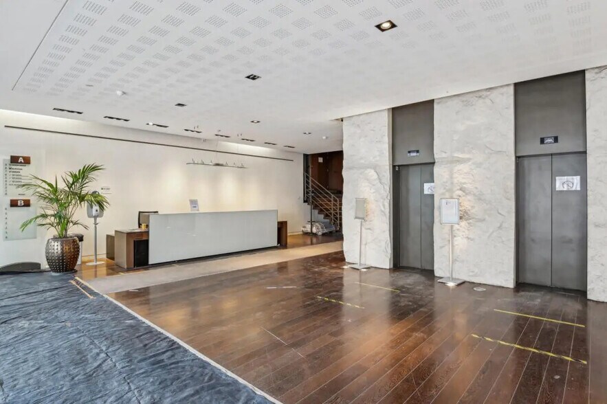 127 Avenue Charles De Gaulle, Neuilly-sur-Seine à louer - Photo de l’immeuble – Image 3 sur 13