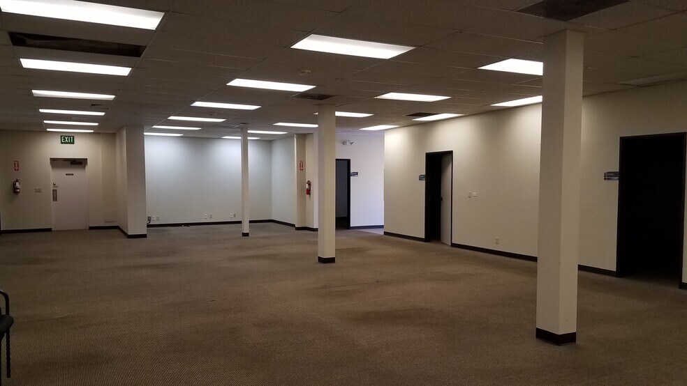 2832 E Foothill Blvd, Pasadena, CA à louer - Photo de l’immeuble – Image 2 sur 7
