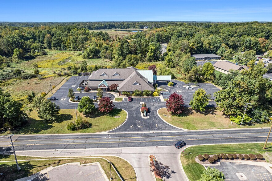 3770 Capital Ave SW, Battle Creek, MI à vendre - Photo de l’immeuble – Image 3 sur 73