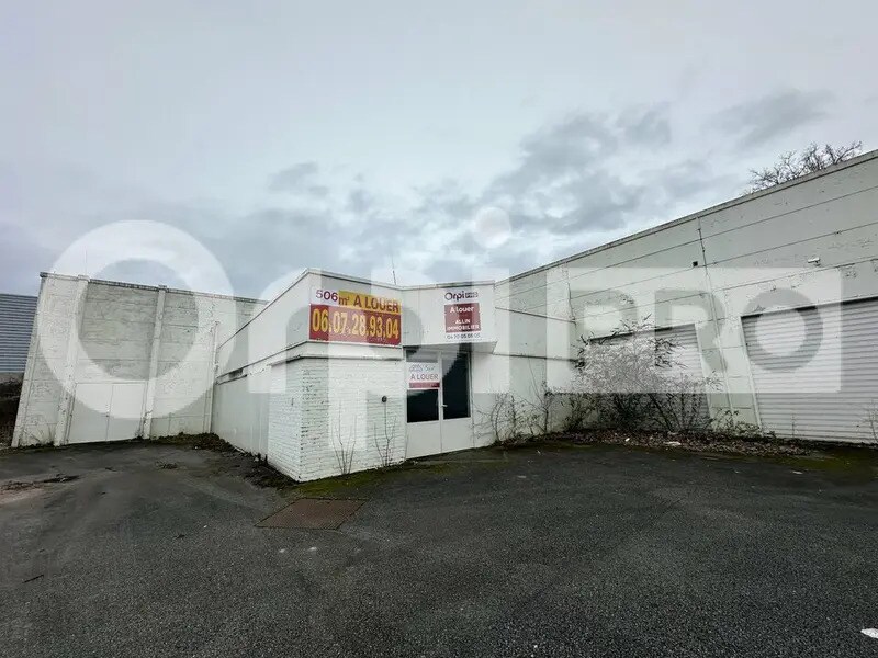 Local commercial dans Saint-Éloy-les-Mines à louer Photo de l’immeuble– Image 1 sur 10
