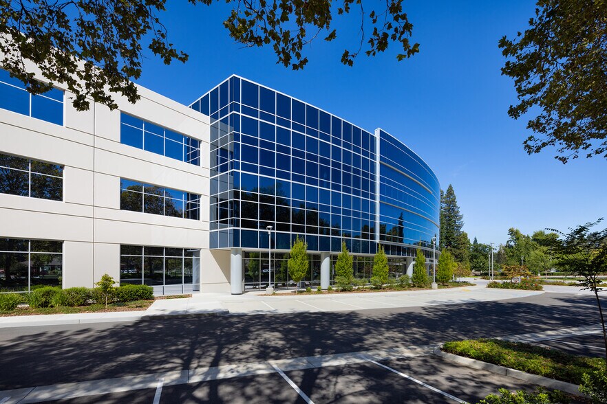 2555 Natomas Park Dr, Sacramento, CA à louer - Photo de l’immeuble – Image 2 sur 13