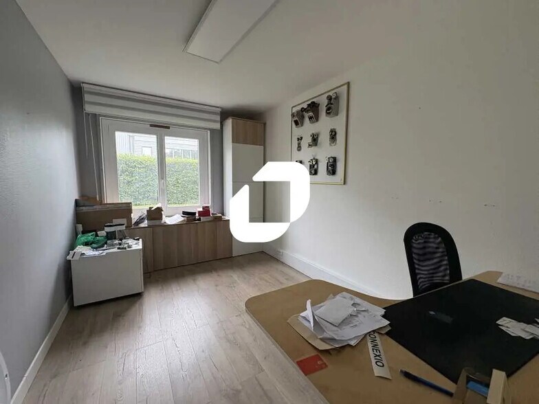 Bureau dans Trappes à louer - Photo de l’immeuble – Image 3 sur 11