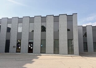 16403-16455 117 Av NW, Edmonton, AB à louer Photo de l’immeuble– Image 1 sur 4