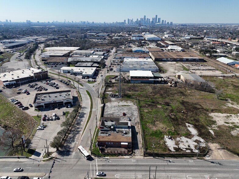 338 S Wayside Dr, Houston, TX à vendre - Photo de l’immeuble – Image 3 sur 10