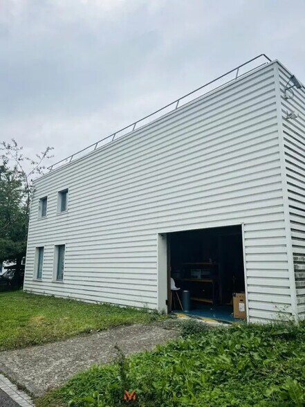 Local d'activités dans Croissy-sur-Seine à vendre - Photo de l’immeuble – Image 2 sur 7