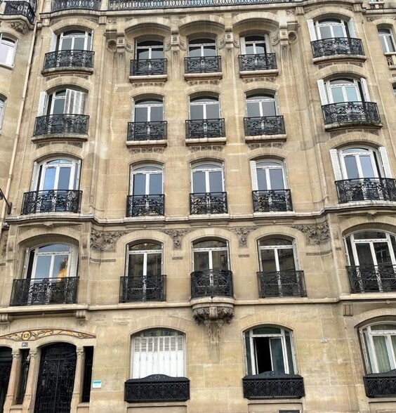 105 Rue Jouffroy D'Abbans, Paris à louer - Photo de l’immeuble – Image 1 sur 12