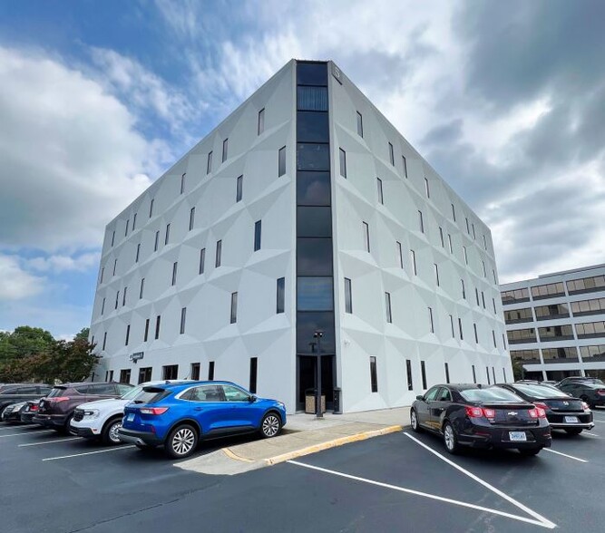 293 Independence Blvd, Virginia Beach, VA à louer - Photo de l’immeuble – Image 1 sur 8