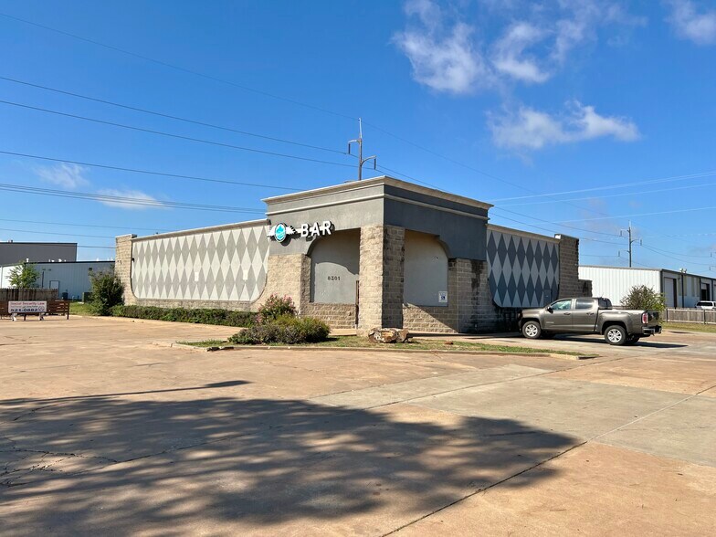 8301 Glade Ave, Oklahoma City, OK à vendre - Photo de l’immeuble – Image 2 sur 3