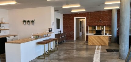 5760-5780 W Jefferson Blvd, Los Angeles, CA à louer Photo intérieure– Image 1 sur 3
