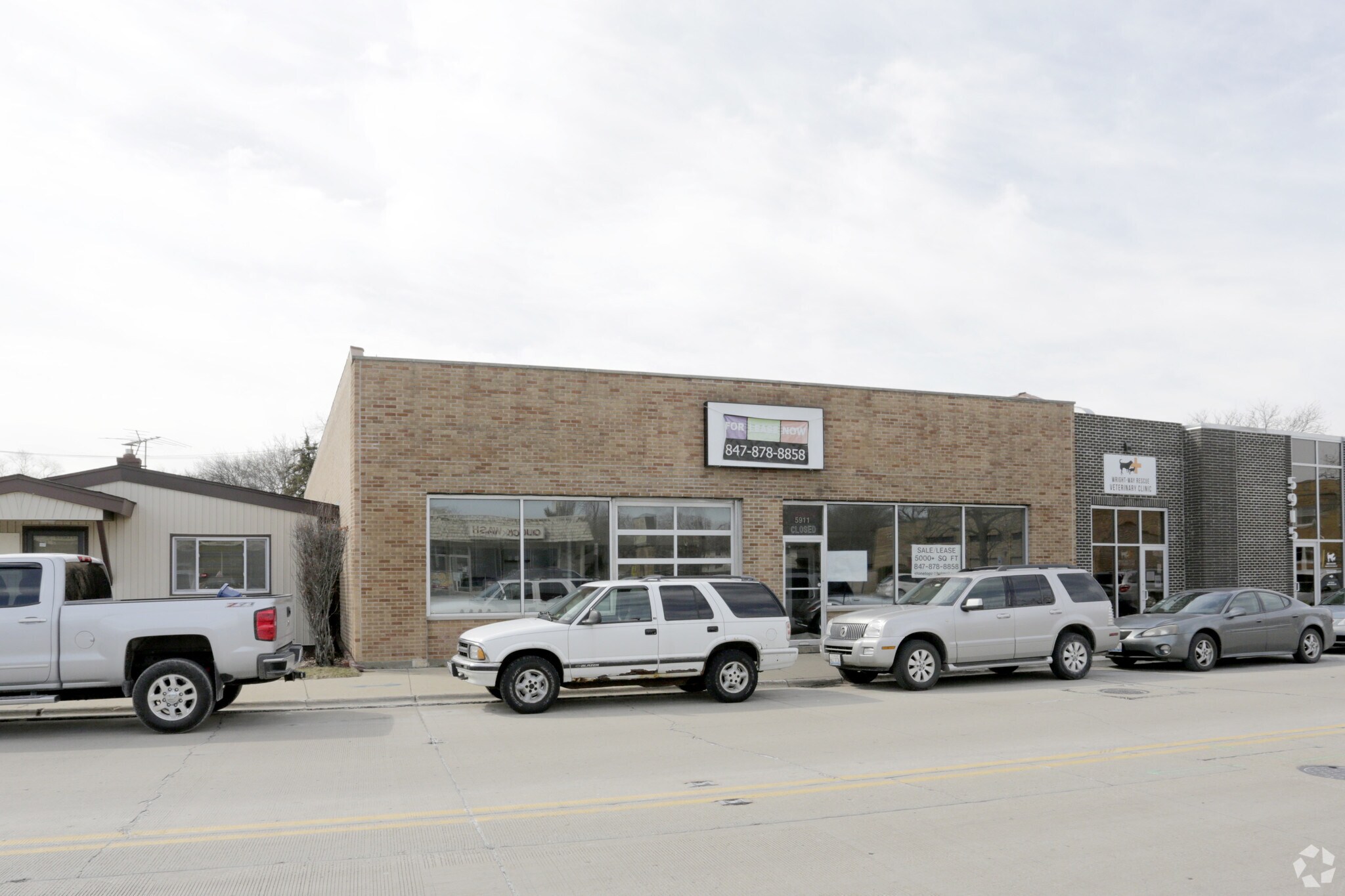 5911 Lincoln Ave, Morton Grove, IL à louer Photo principale– Image 1 sur 8