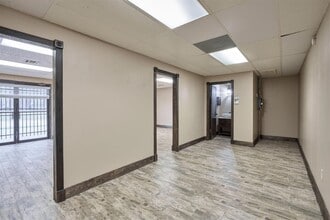 1300 S Frazier St, Conroe, TX à louer Photo de l’immeuble– Image 1 sur 18