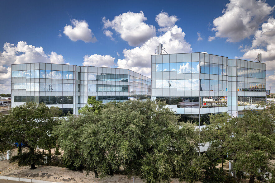 5821 Southwest Fwy, Houston, TX à louer - Photo de l’immeuble – Image 1 sur 11