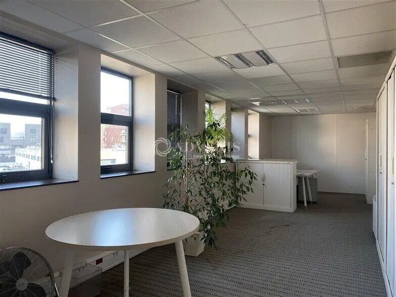 Bureau dans Ivry-sur-Seine à louer - Photo de l’immeuble – Image 3 sur 6