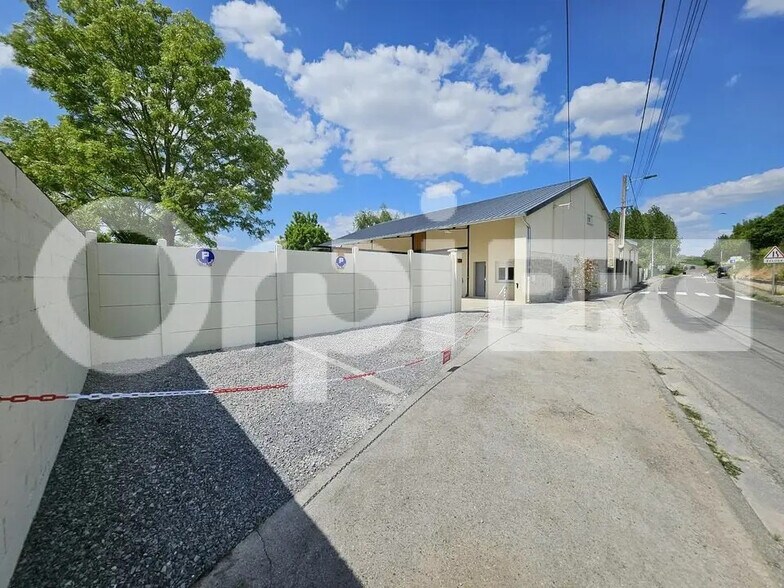 Local d’activités dans Fismes à louer - Photo de l’immeuble – Image 3 sur 11
