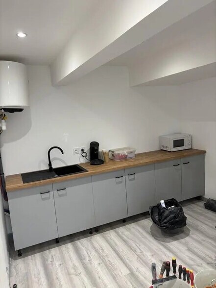 Bureau dans Saint-Priest à vendre - Photo de l’immeuble – Image 2 sur 8