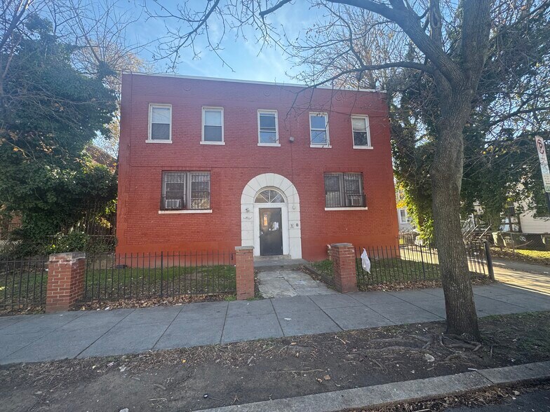 1411 T St SE, Washington, DC à vendre - Photo principale – Image 1 sur 2