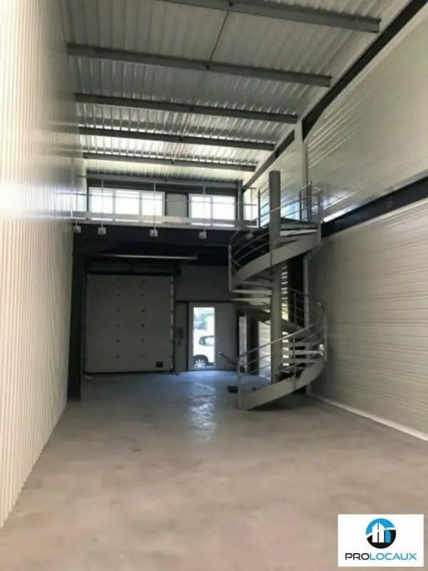 Plus de détails pour Local d’activités à vendre