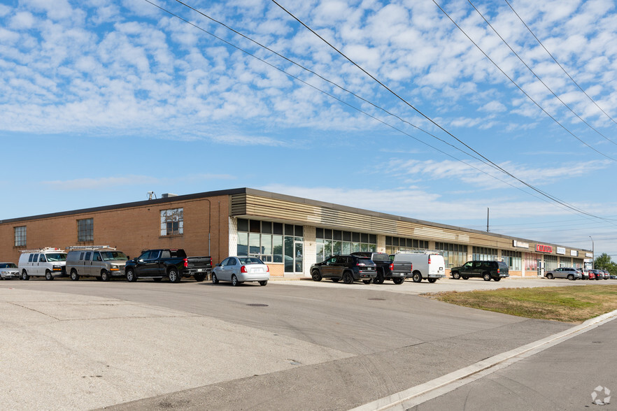 2390 Cawthra Rd, Mississauga, ON à vendre - Photo de l’immeuble – Image 3 sur 3