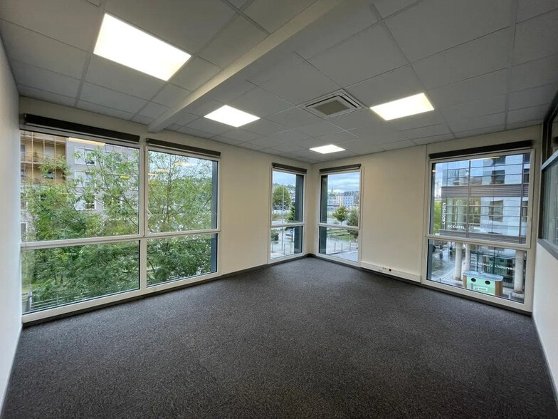 Bureau dans Rouen à louer - Photo de l’immeuble – Image 1 sur 12