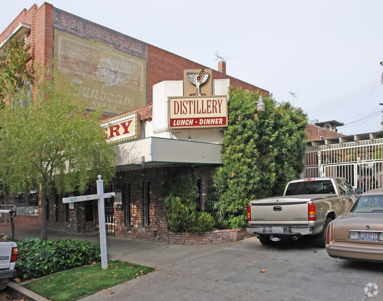 2101 L & 2107 L St. Retail portefeuille de 2 biens à vendre sur LoopNet.fr - Photo principale – Image 2 sur 11