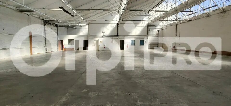 Local d’activités dans Massy à louer - Photo de l’immeuble – Image 2 sur 6