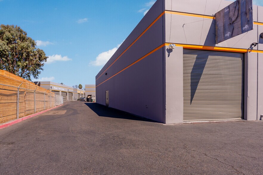 7645 Carroll Rd, San Diego, CA à louer - Photo de l’immeuble – Image 2 sur 4