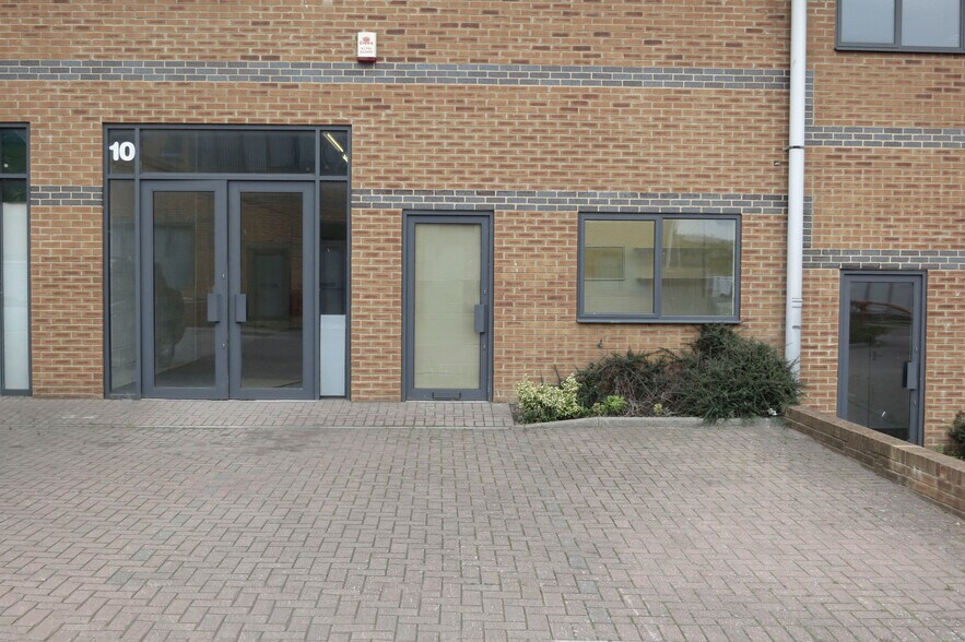 Bowman Ct, Royal Wootton Bassett à louer - Photo principale – Image 1 sur 7