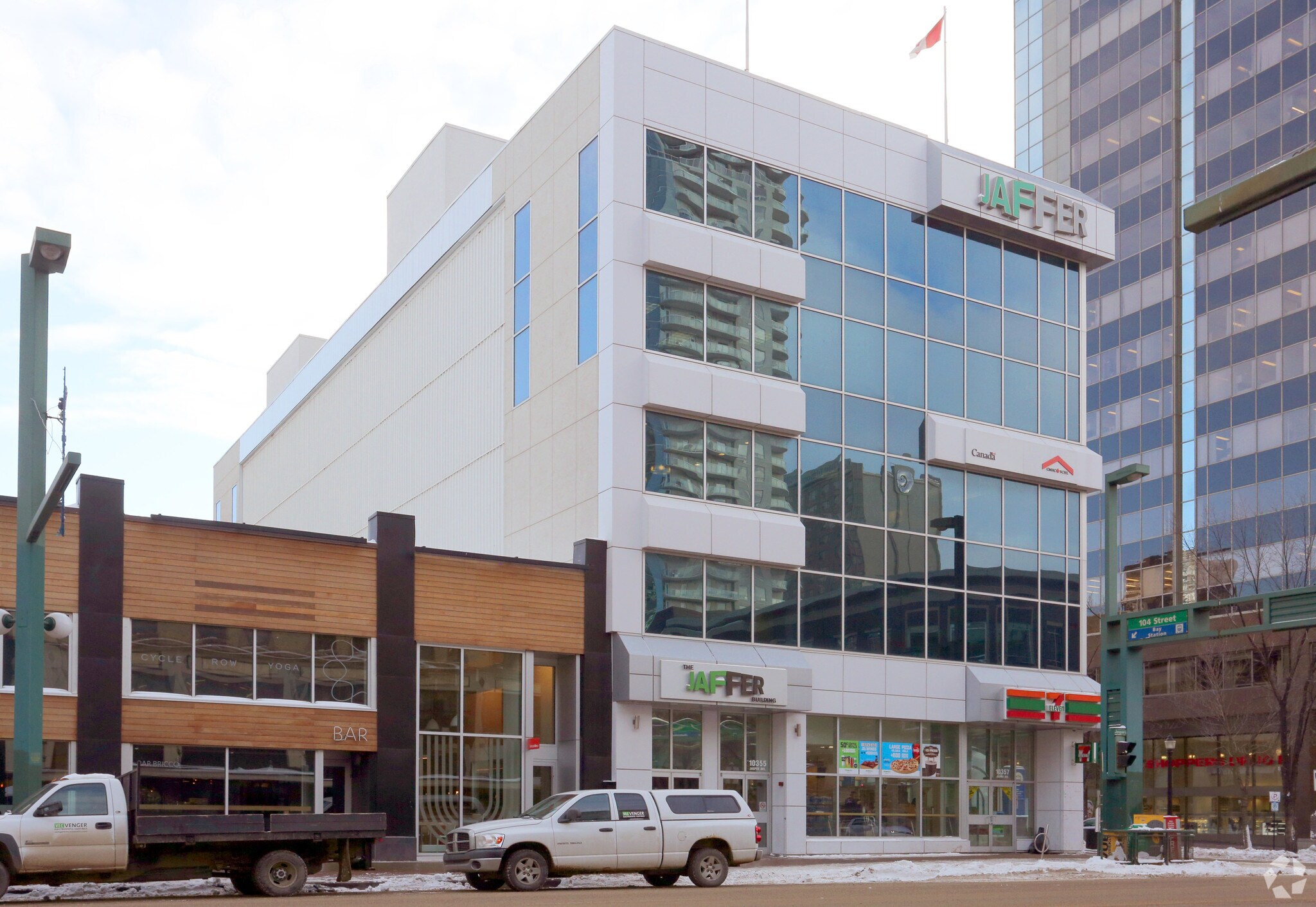 10355 Jasper Ave NW, Edmonton, AB à louer Photo principale– Image 1 sur 6