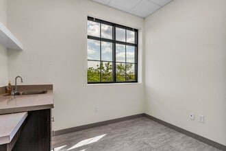 4340 N Josey Ln, Carrollton, TX à louer Photo intérieure– Image 1 sur 9