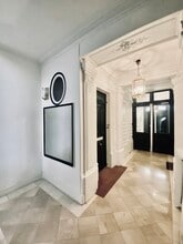 3 Rue De Téhéran, Paris à louer Photo intérieure– Image 2 sur 10