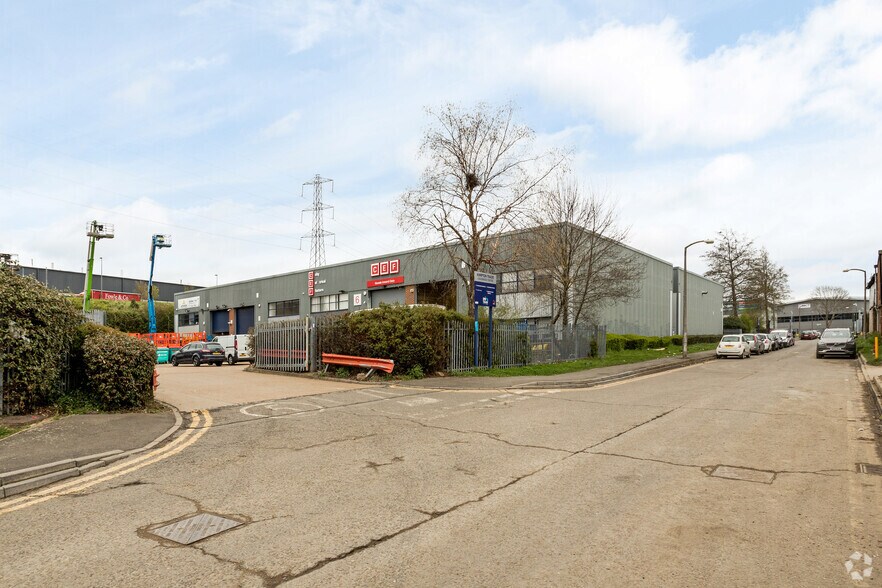 Minden Rd, Sutton à louer - Photo de l’immeuble – Image 2 sur 4