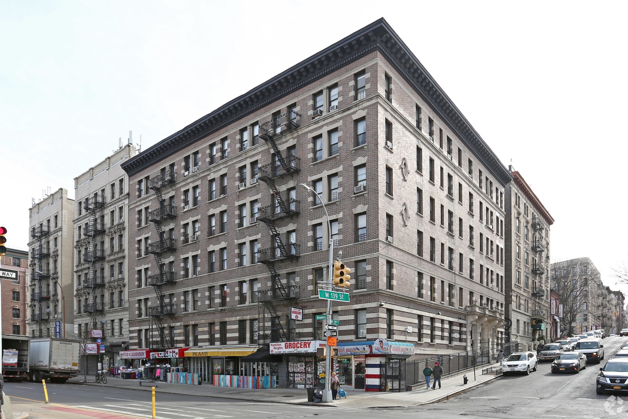 571 W 139th St, New York, NY à louer Photo principale– Image 1 sur 4