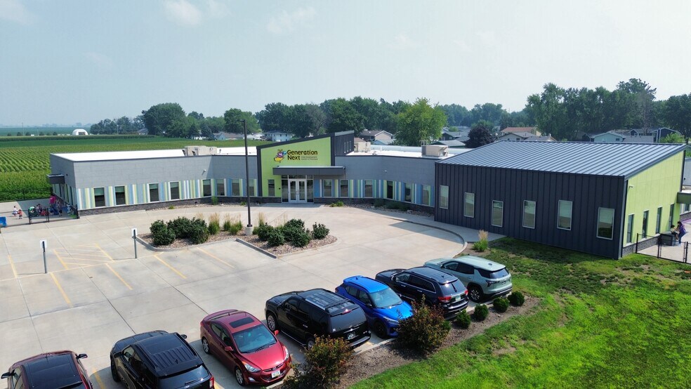 94 Paine Cir, Bondurant, IA à vendre - Photo de l’immeuble – Image 3 sur 6