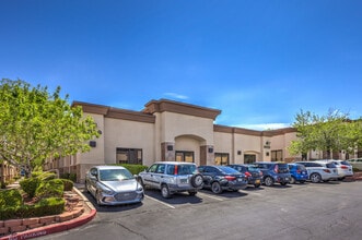 9005 S Pecos Rd, Henderson, NV à louer Photo de l’immeuble– Image 2 sur 2