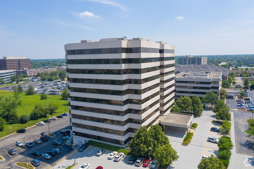 1815 S Meyers Rd, Oakbrook Terrace, IL à louer - Photo de l’immeuble – Image 3 sur 12