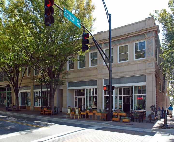 420 W Fourth St, Winston-Salem, NC à louer - Photo principale – Image 1 sur 4