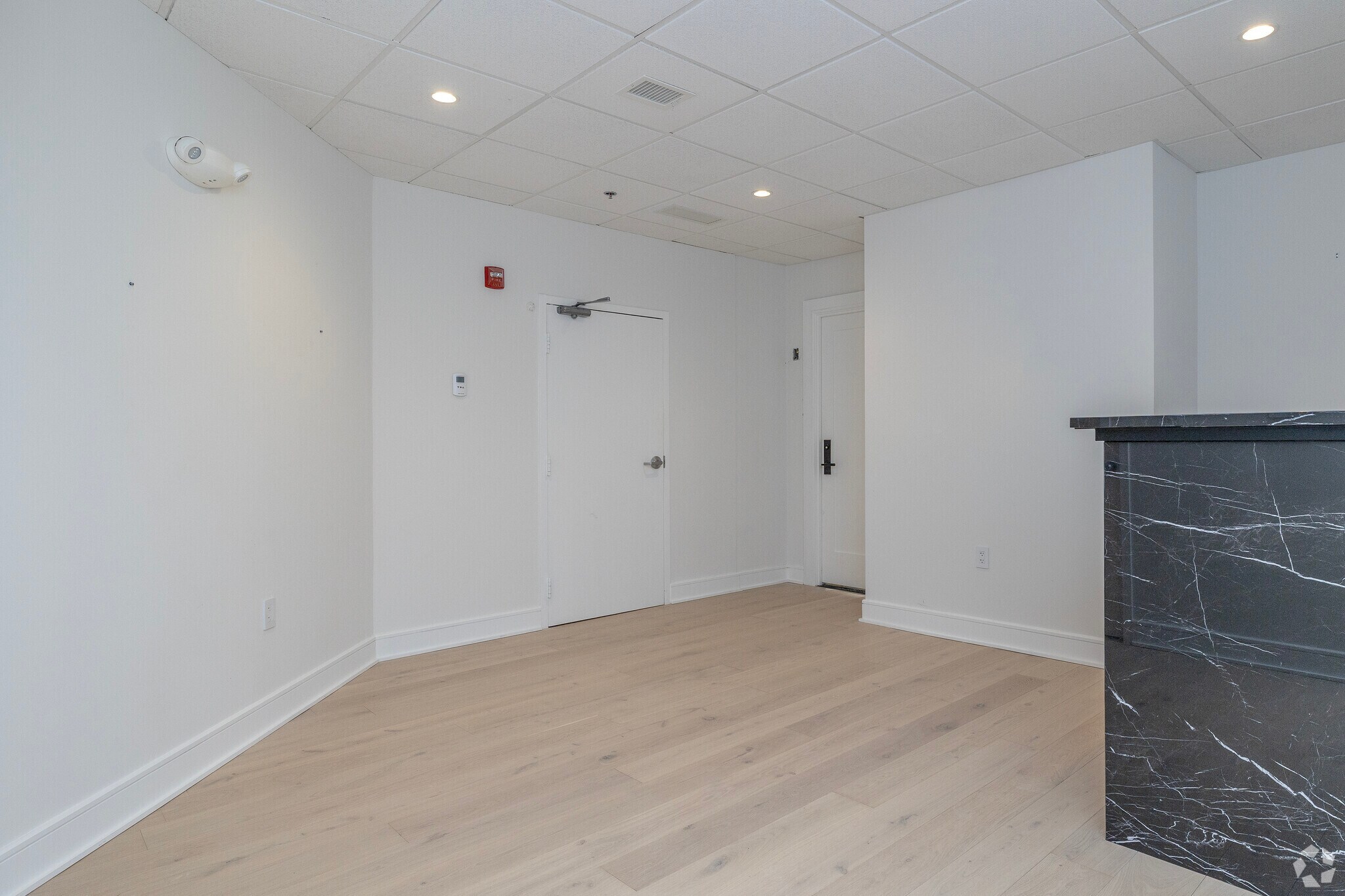 1320 Old Chain Bridge Rd, McLean, VA à louer Photo intérieure– Image 1 sur 2