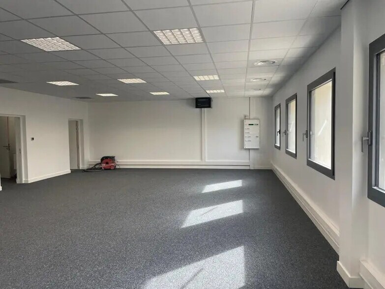 Bureau dans Aubagne à louer - Photo intérieure – Image 1 sur 5