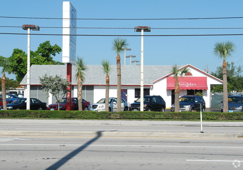 1575 S Military Trl, West Palm Beach, FL à vendre - Photo de l’immeuble – Image 1 sur 3