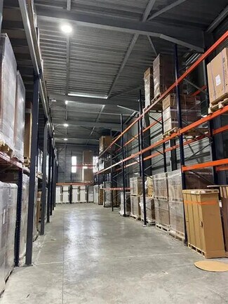 Plus de détails pour Local d'activités à louer