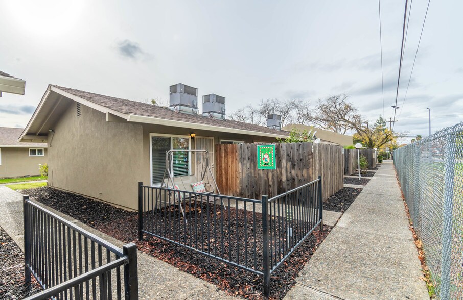 6815 24th St, Sacramento, CA à vendre - Photo de l’immeuble – Image 3 sur 28
