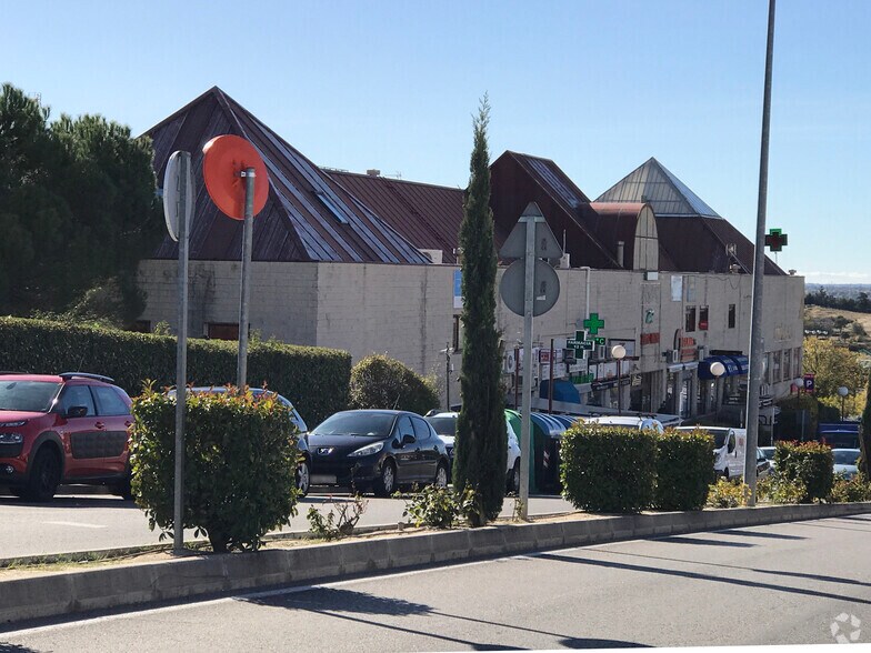Avenida Atenas, Las Rozas de Madrid, Madrid à vendre - Photo de l’immeuble – Image 3 sur 5